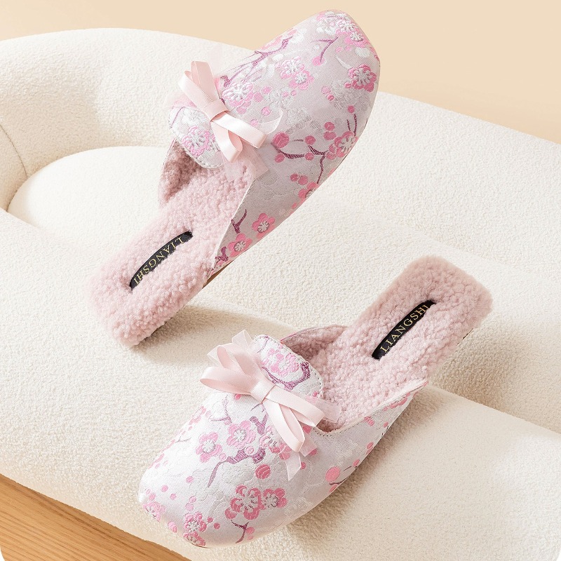 Eleganckie satynowe haftowane  – Winter Cloth recenzja i cena
